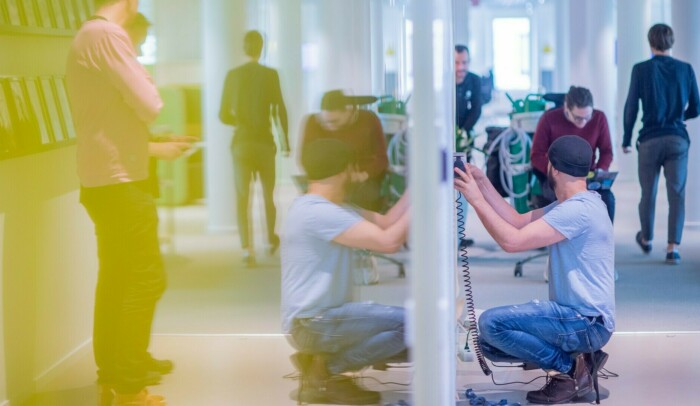 IT-tekniker uppgraderar kontoret