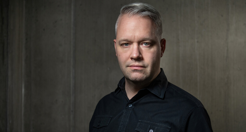 Porträtt Måns Jonasson i artikeln om mobilen tjuvlyssnar på dig.