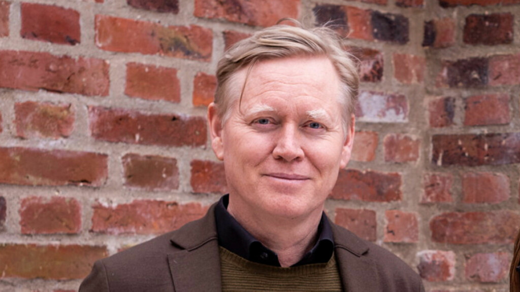 Porträtt av Olof Sundin som forskar på källkritik och integritet.