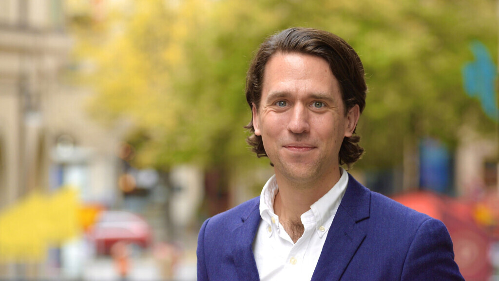 Porträtt av Niklas Uppenberg, projektledare för finansiell folkbildning på Finansinspektionen.